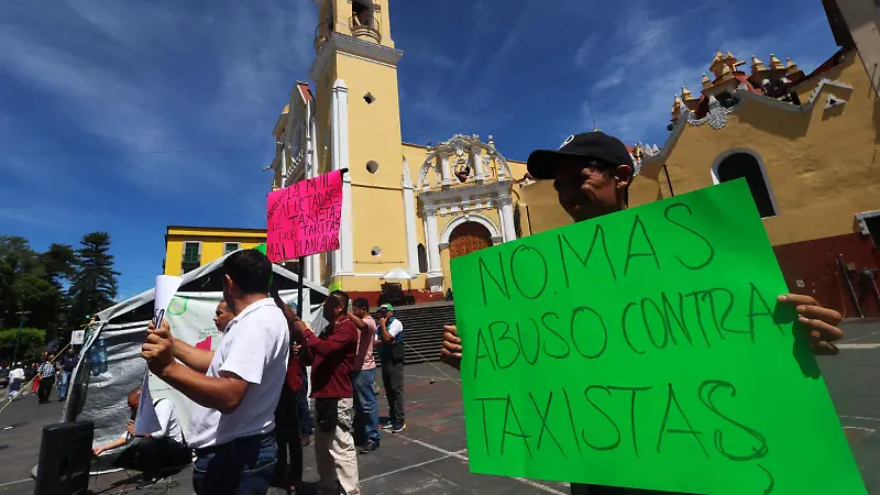 Protestan taxistas de Xalapa por nuevas tarifas
